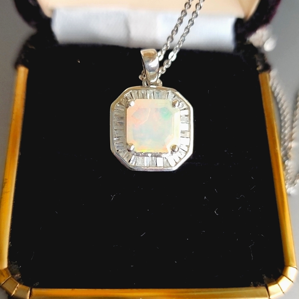 UNIQUE VINTAGE NATURAL WELO OPAL & 2CTW DIAMOND NECKLACE!!!
